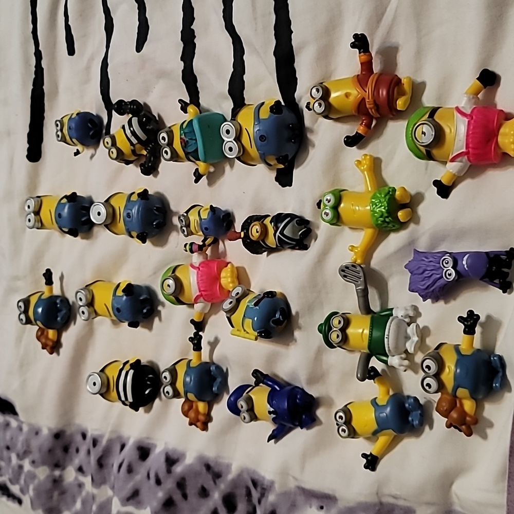 Set of 30 Minions (small) Figurines